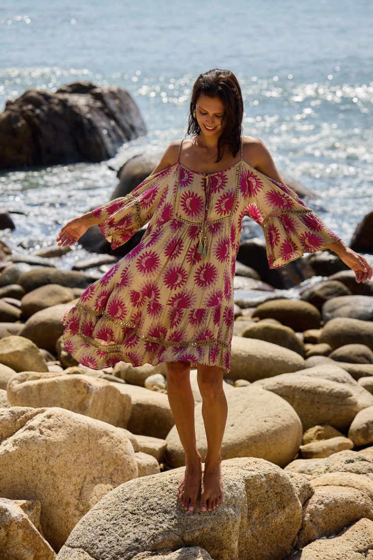 Haljina s tankim naramenicama i golim ramenima