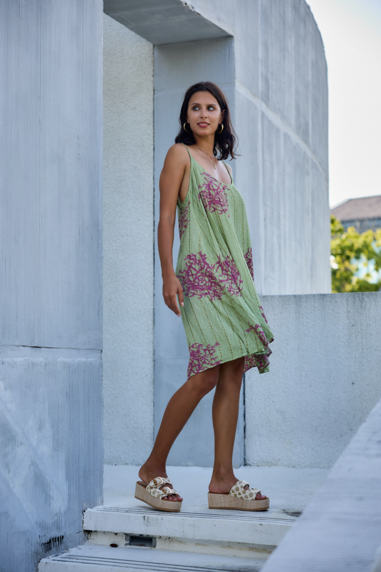 Haljina s fluidnim koraljnim printom