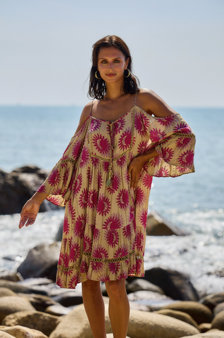 Haljina s tankim naramenicama i golim ramenima