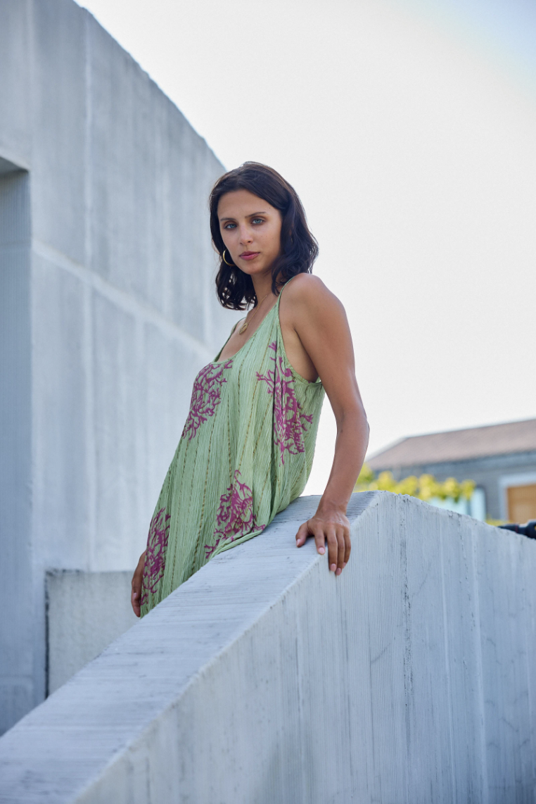 Haljina s fluidnim koraljnim printom