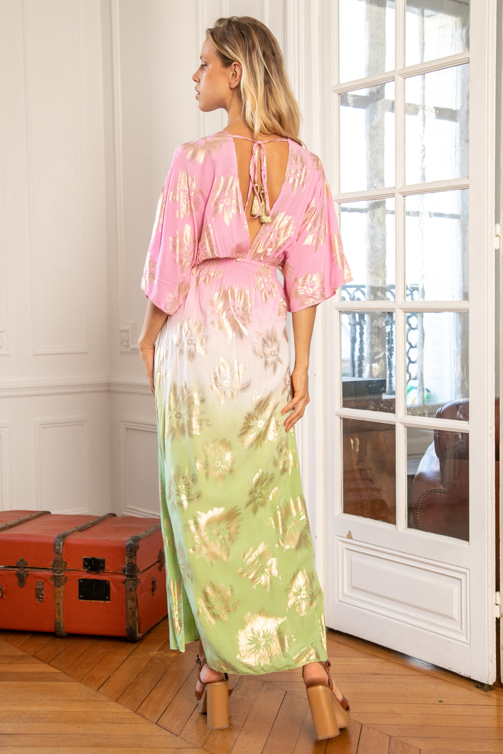 Duga haljina s V-izrezom