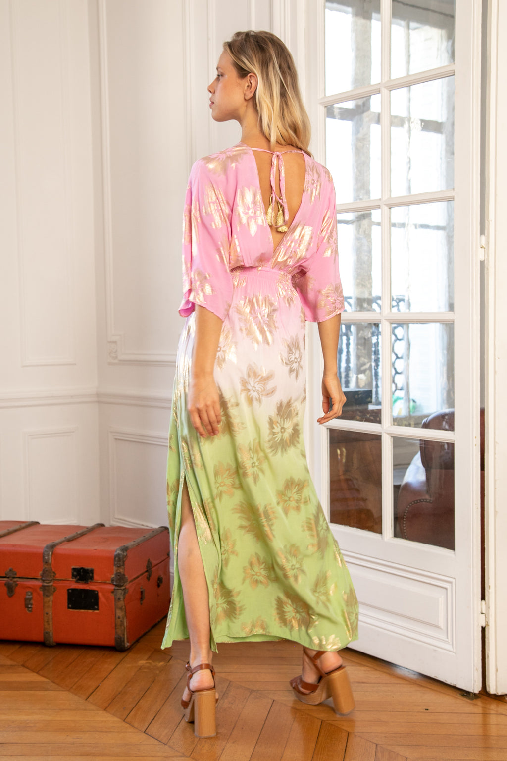 Duga haljina s V-izrezom