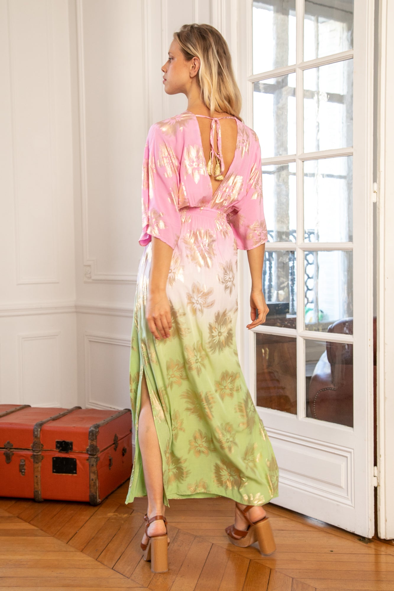 Duga haljina s V-izrezom